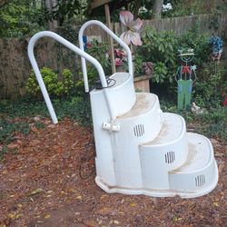 Pool Steps. Wedding Cake Design 