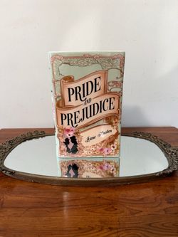 ✔️Ceramic Pride and Prejudice Jane Austen Decorative Bookcase Vase 💕