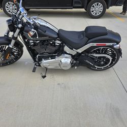 Harley Davison, Brake out 2023 Dark Gray 