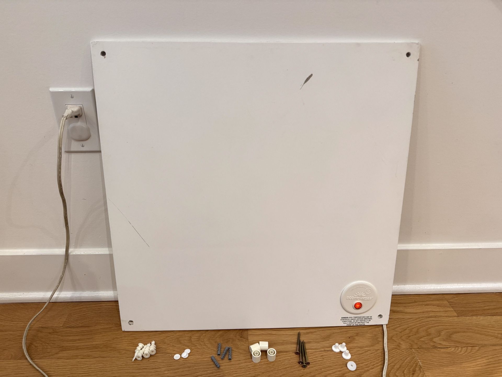 Econo-heat wall mounted space heater - 400W - will heat a bedroom - plug in - tested and working