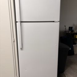 GE 16.6 cu. ft. Top Freezer Refrigerator in White