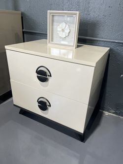 NIGHTSTAND GLOSSY PEARL WHITE
