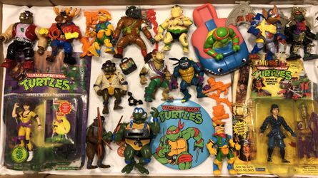 Vintage TMNT Ninja Turtles figures, case