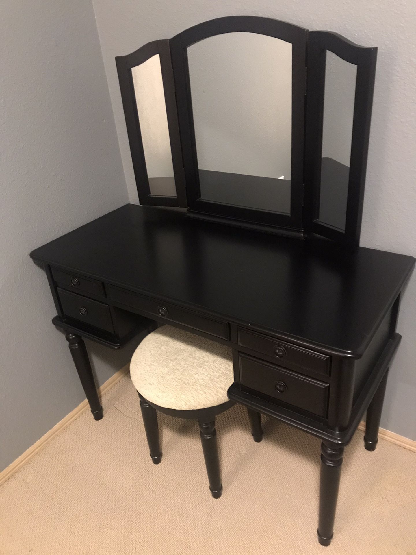 *Pending sale* Black makeup vanity for Sale in Federal Way, WA OfferUp