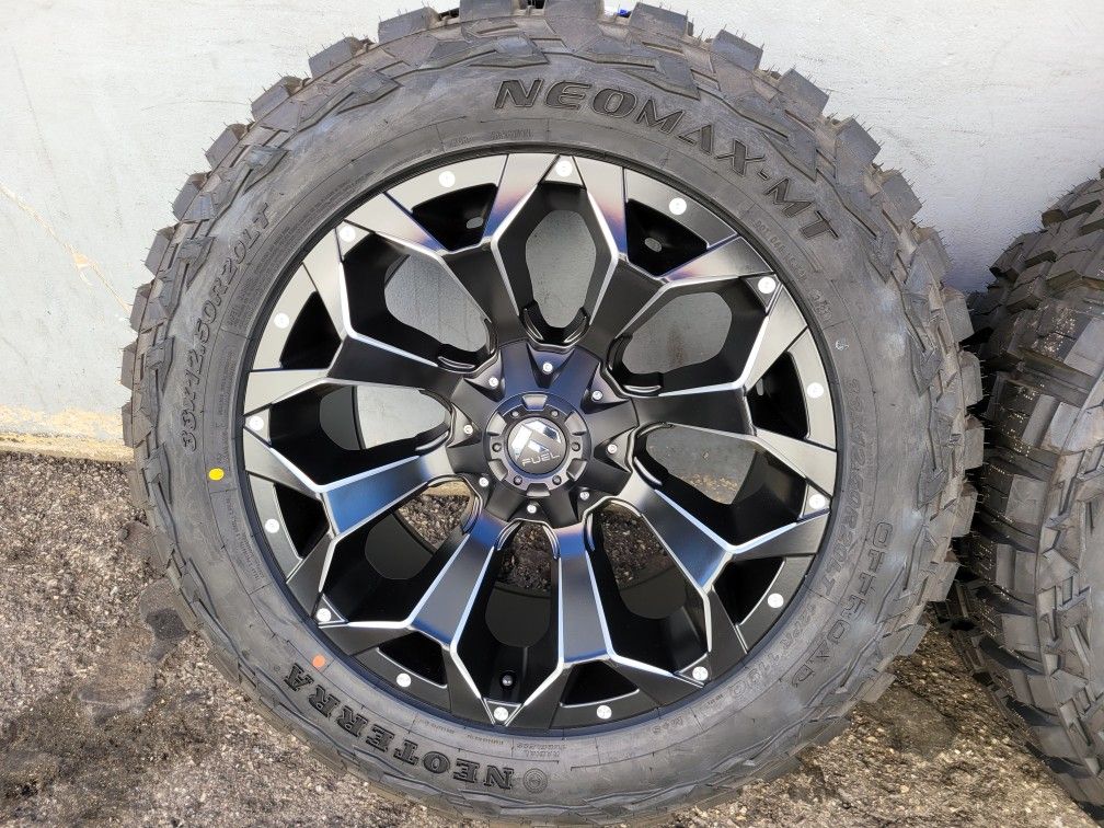 20x10 25 Fuel Assault matte black chrome 33x12.50R20 Tires 33"/ 20