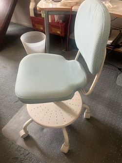Child desk chair
