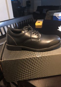 Nice dress shoes size 8