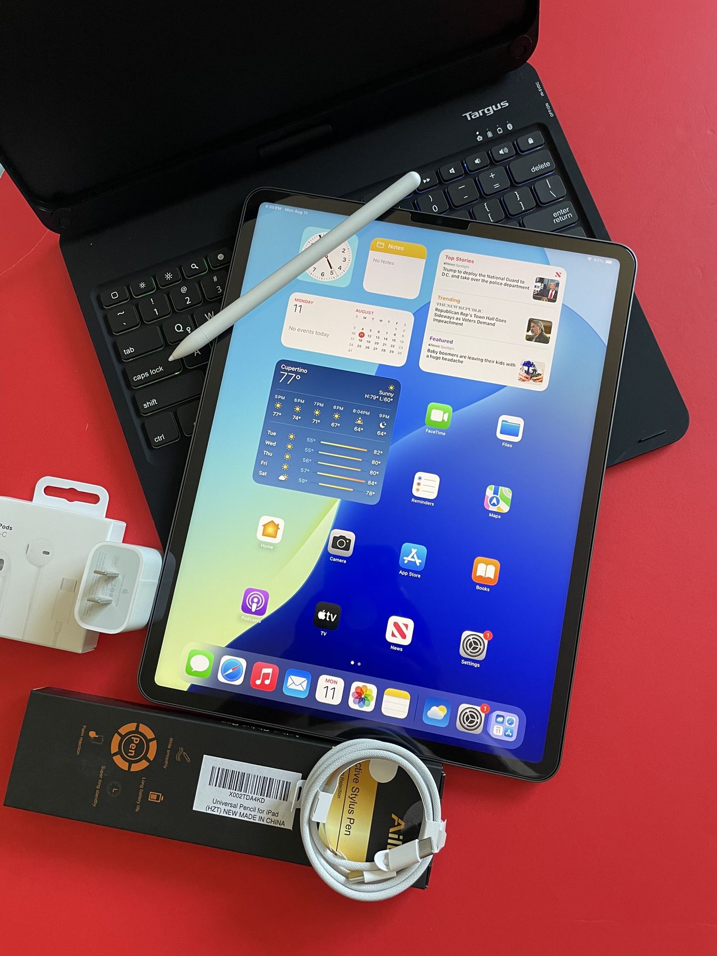 Apple IPad Pro 12.9” 4th Generation (2020 Model/ Face ID/Liquid Retina) 256GB with pen, keyboard & Accessories
