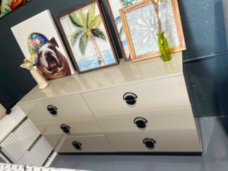 NEW DRESSER CREAM GLOSSY