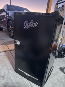 Igloo 3.2 mini fridge/freezer