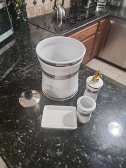 C & B Brand Bathroom Set