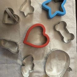 FREE Cookie Cutters and Decorating Bottles