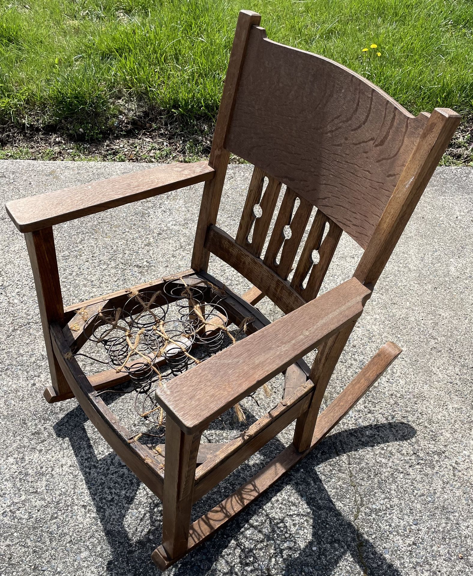 WISCONSIN CHAIR COMPANY ANTIQUE ROCKING CHAIR MFG. IN PORT WASHINGTON, WA 25 1/2 “ W X 32” L X 36” H