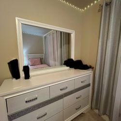 White And Silver Mirror 