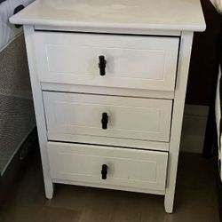 2 White Drawers Like New 