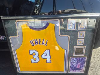 Shaquille o'Neal M-E-M-O-R-A-B-I-L-I-A.