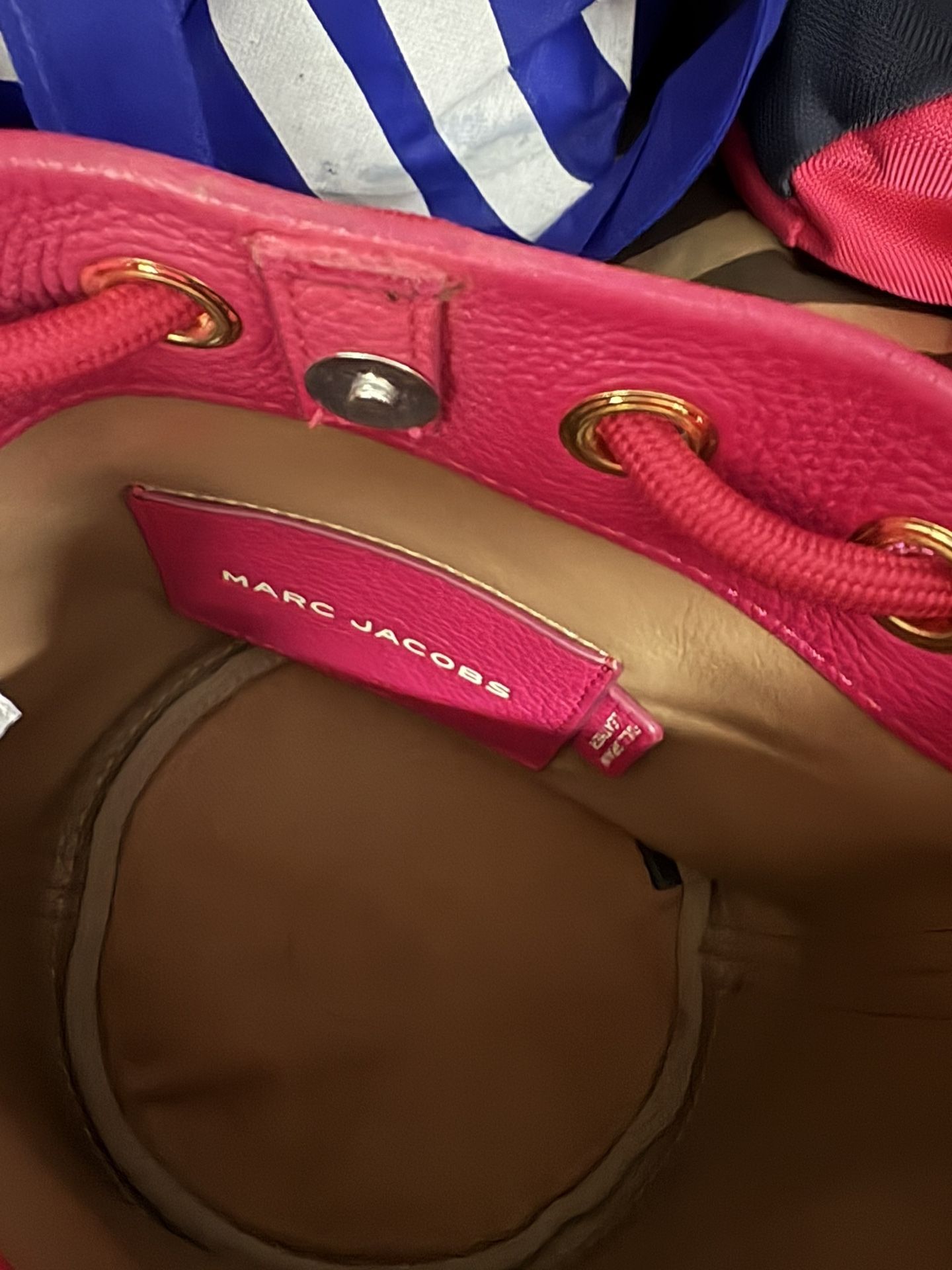 Marc Jacobs Bucket Bag Fusia Color
