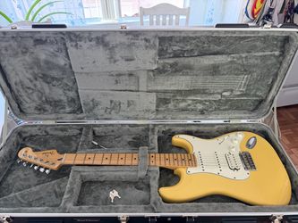 Fender Stratocaster Electric Guitar with Hard Case