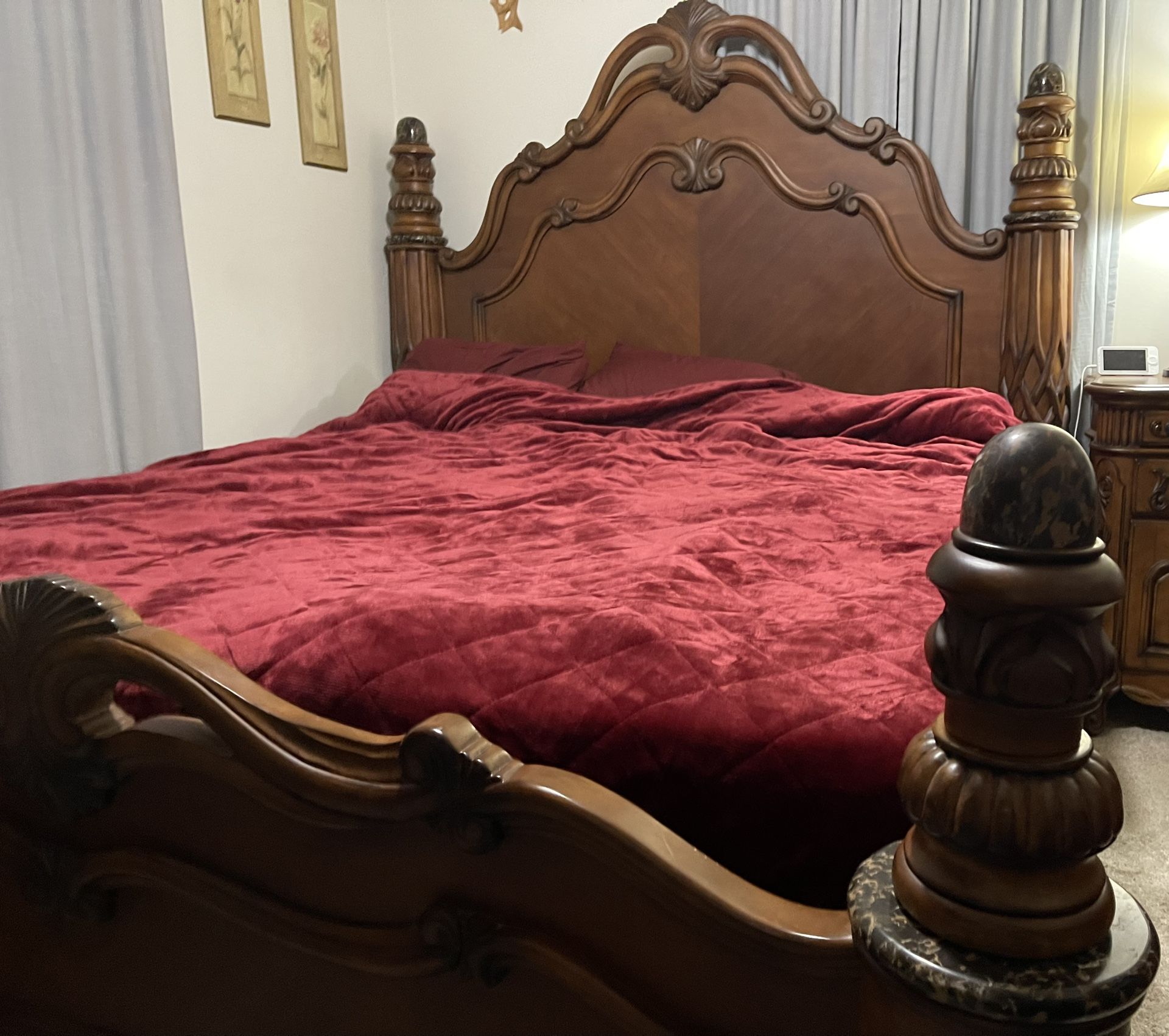 King Bedroom Furniture Set 