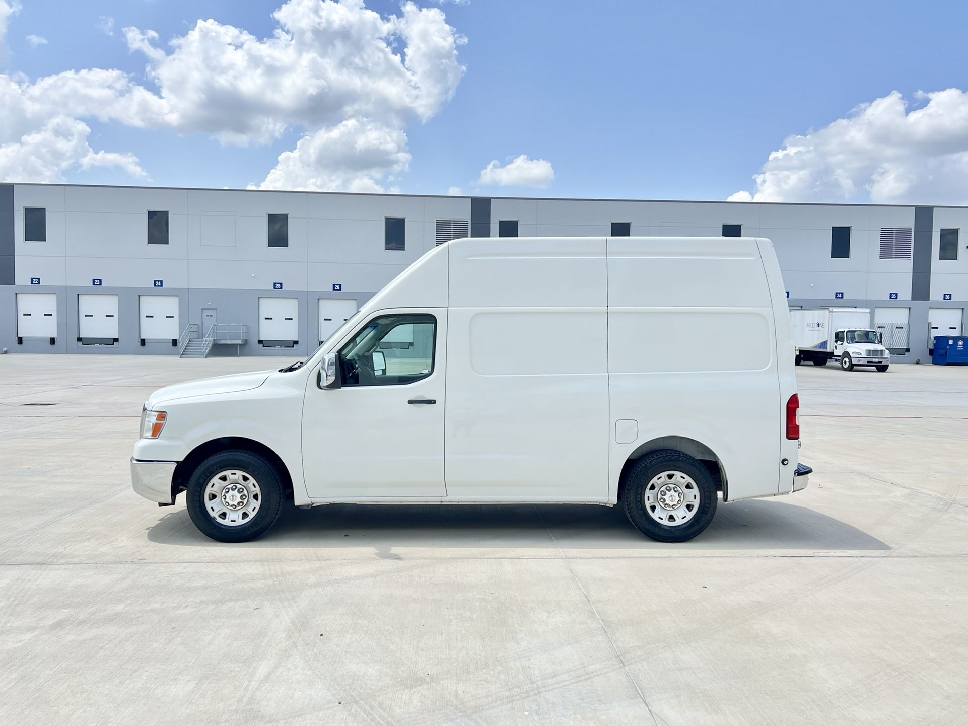 2014 Nissan NV2500 HD High Roof Cargo Van Rear Shelving 100K Miles