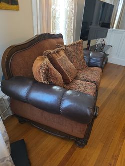 Traditional Sofa with Wood Trim and Throw Pillows
