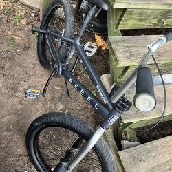 mongoose black and grey bike