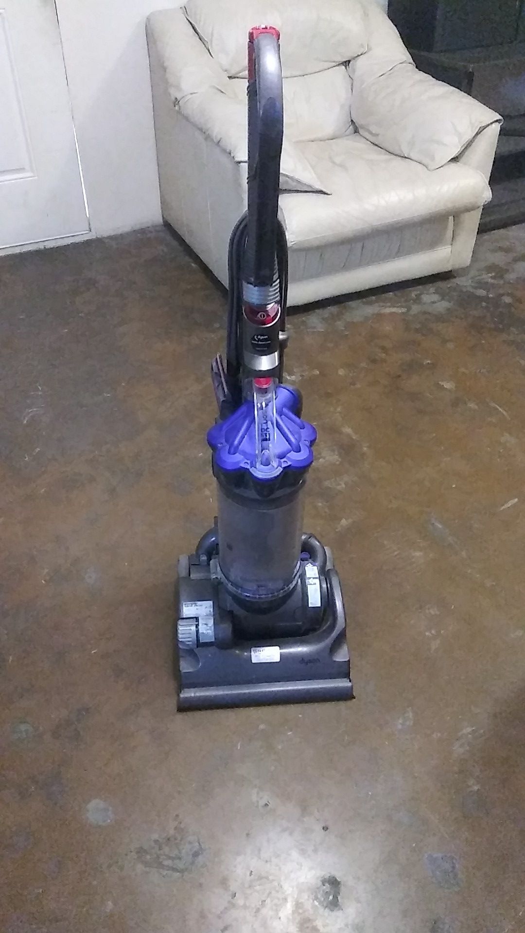 Dyson DC 33 Vacuum