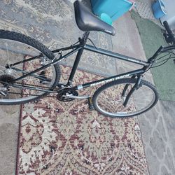 Bike  DIAMOND BACK 18SPEED 26INCH LIKE NEW  SHIFTING AND BREAK VERY GOOD CONDITION 