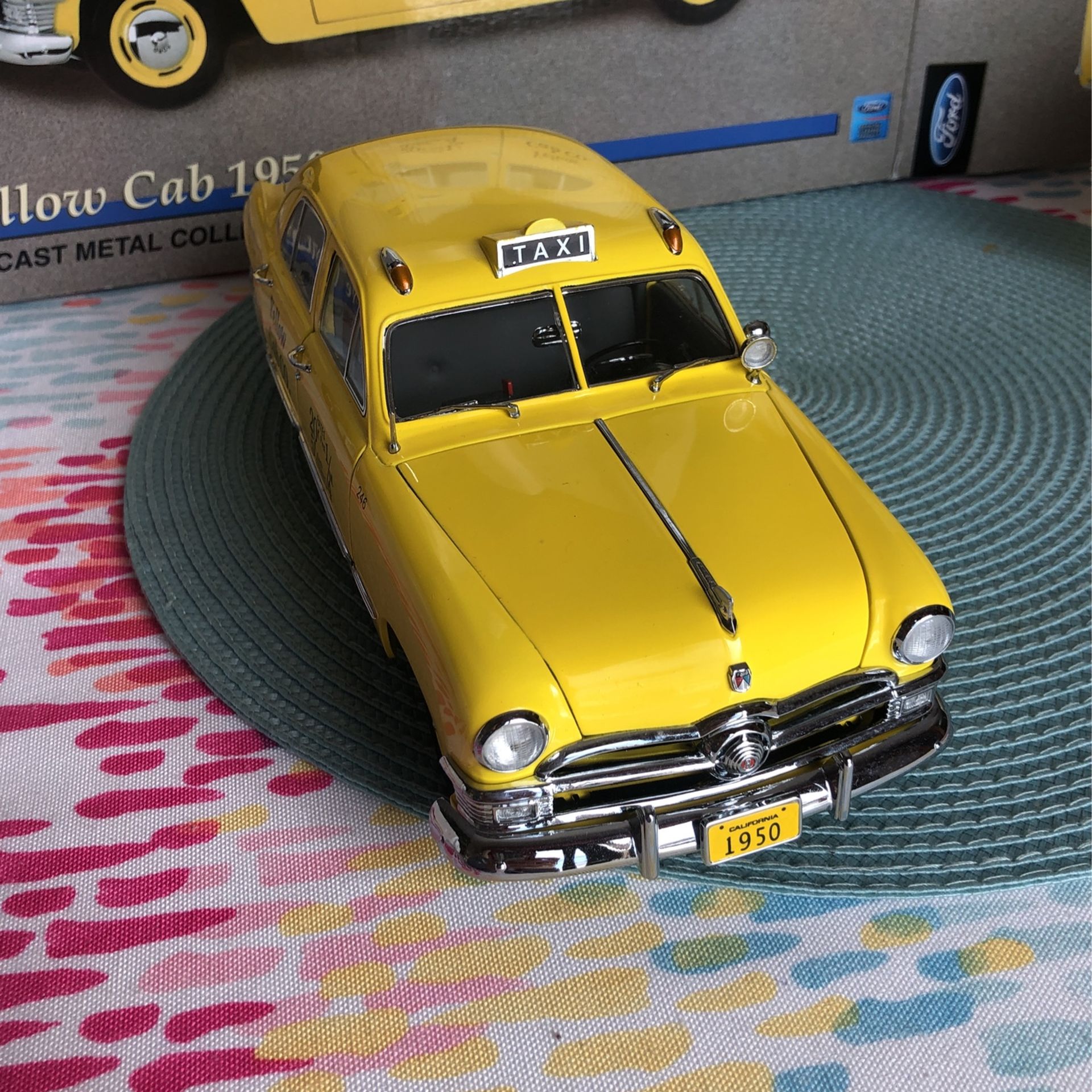 Yellow cab 1950 Ford 1/18 scale