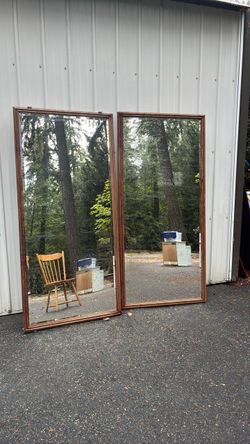 Mirrored sliding closet doors
