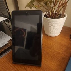 7in Android Tablet With Stand And Charger
