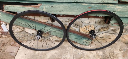 Throne wheelset