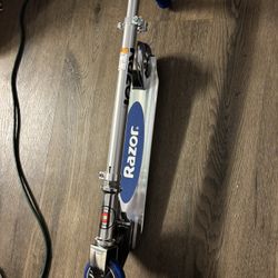 BRAND NEW RAZOR SCOOTER