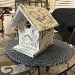 Rustic Style Birdhouse