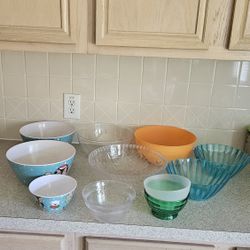 Large And Medium Bowl Everything For $5