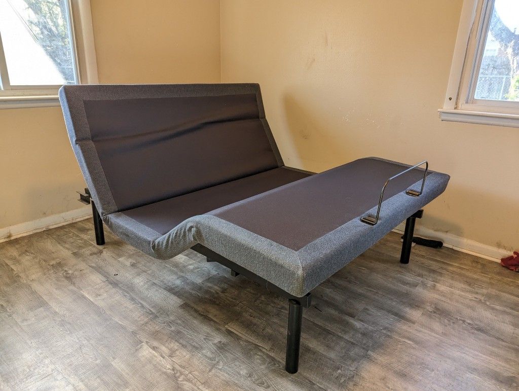Mattress Firm 900 Adjustable Base - Queen