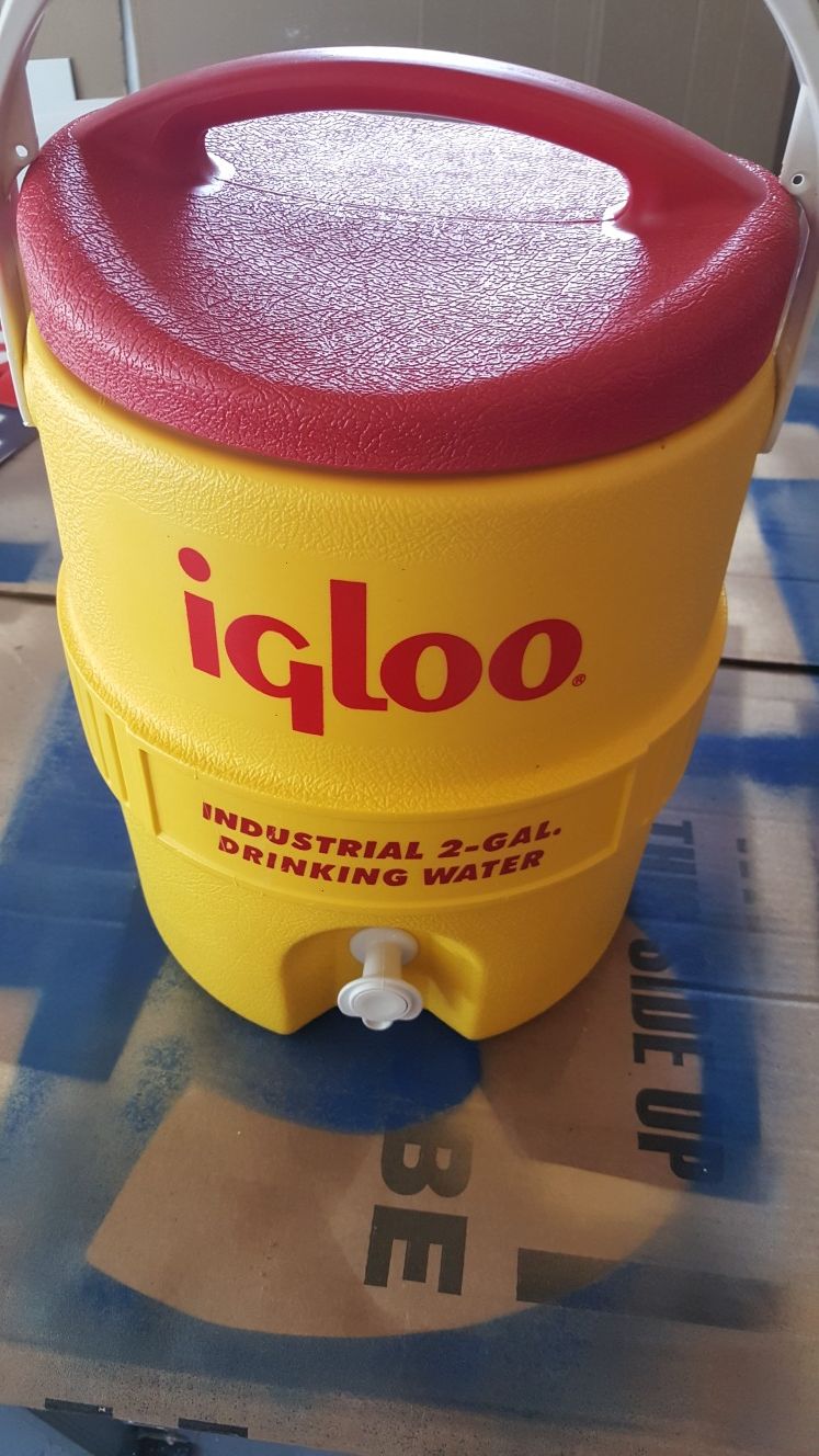 Igloo industrial water cooler 2 gal