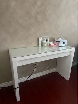 Vanity table