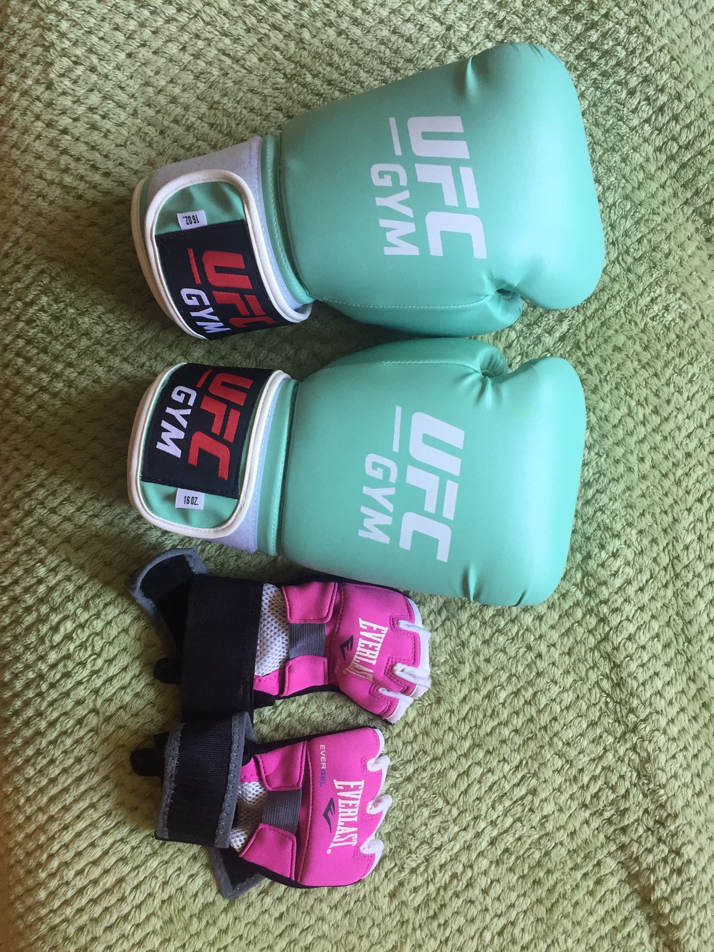 UFC boxing gloves and liners