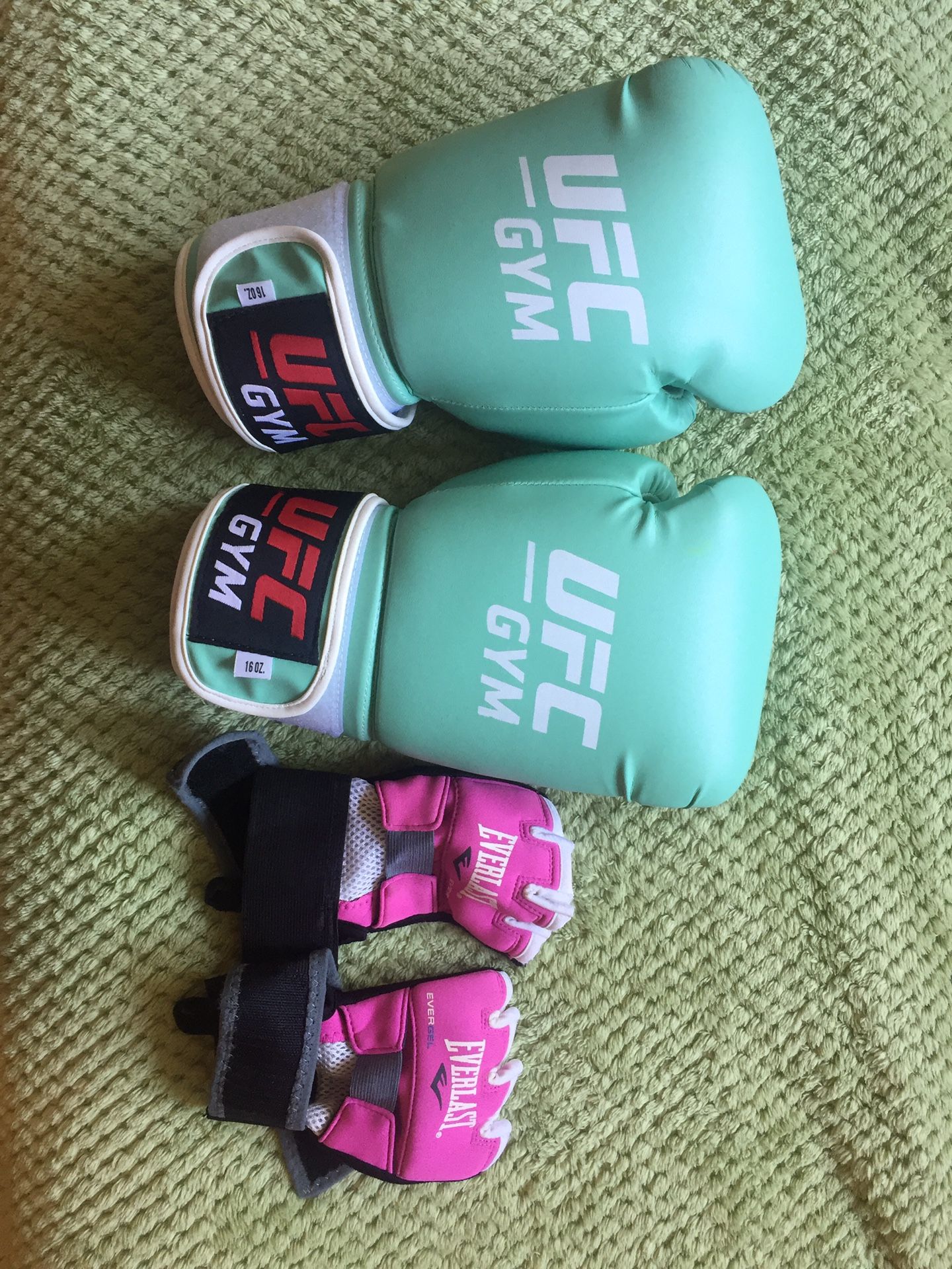 UFC boxing gloves and liners
