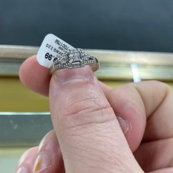 LLadies 10k White Gold Ring 