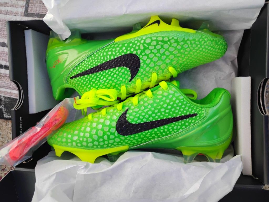 Kobe Cleats Size 8 Men