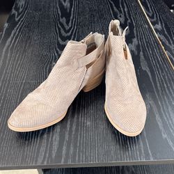 Size 8 Dolce Vita Short Heeled Booties