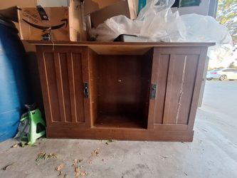 Fish tank stand