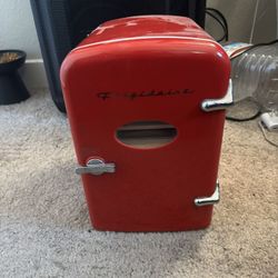 Xs Mini fridge 