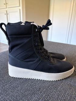Black High-Top Lace-Up Sneaker Boots size 9