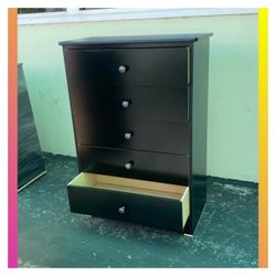 5 drawers dresser / Five drawers dresser