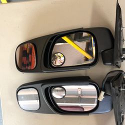 2001 F250 or Excursion mirrors with optional mirror extensions for towing very wide trailers.