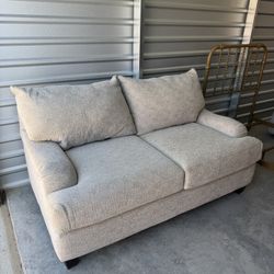 🛋️ Loveseat – Light Beige / Neutral