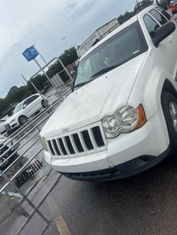 $1900 OBO: (Clean Title)2009 Jeep Grand Cherokee